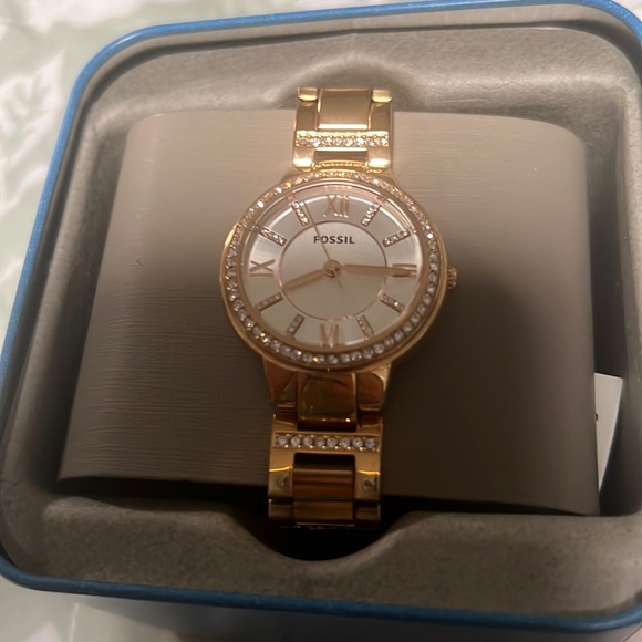 Women’s fossil watch - Picture 1 of 3